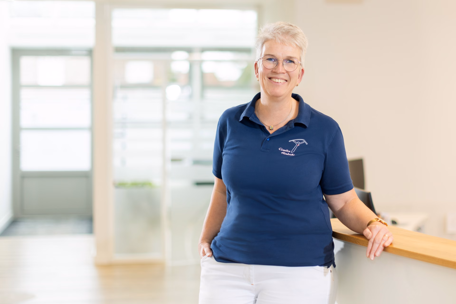 Claudia in der Arztpraxis Reher Lopes