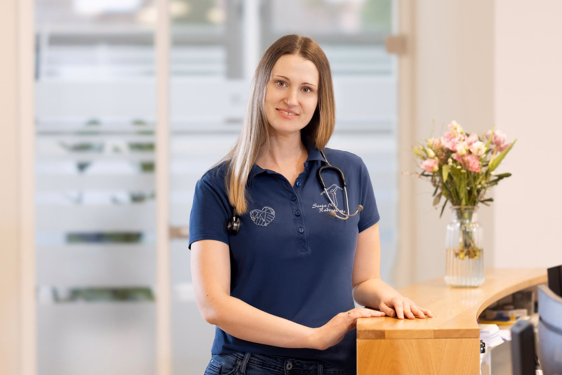 Sonja in der Arztpraxis Reher Lopes